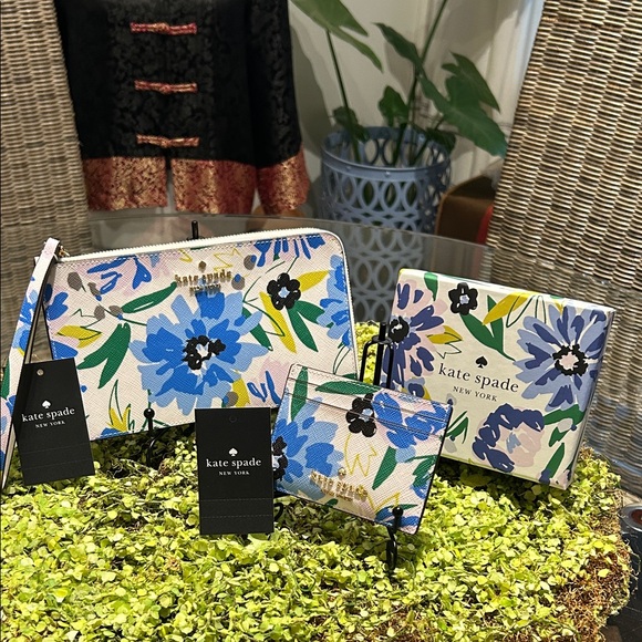 Kate Spade Blue Floral cardholder and Wristlet Set NWT - Picture 1 of 6